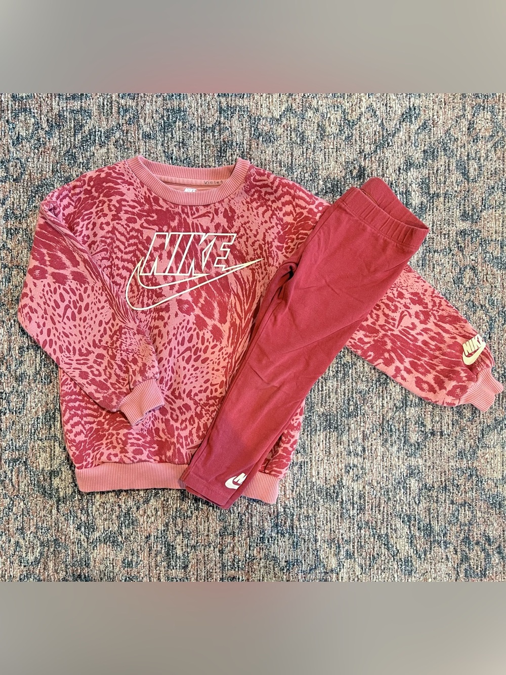 Nike Leopard Set - Picture 1 of 1